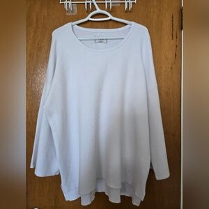 Levelwear XL White knit sweater with 3/4 sleeves and ribbed back.